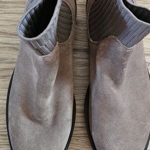 Blondo Womens Brown Suede Boots. Slip On. Size 9.5. Brand New.